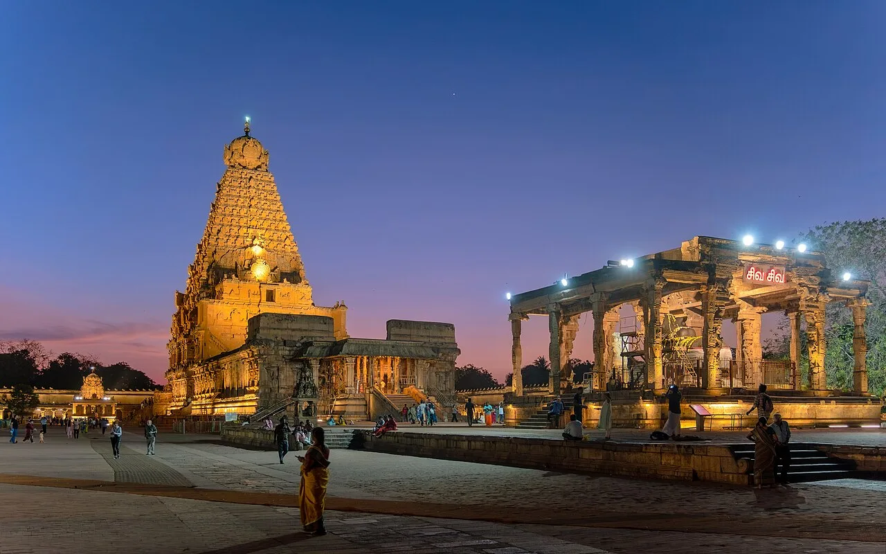 Brihadeeswara Temple (Peruvudaiyar Kovil)